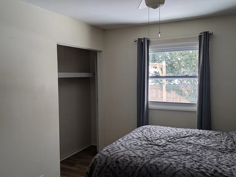 2285 E Carriage Hill Dr — Photo 2