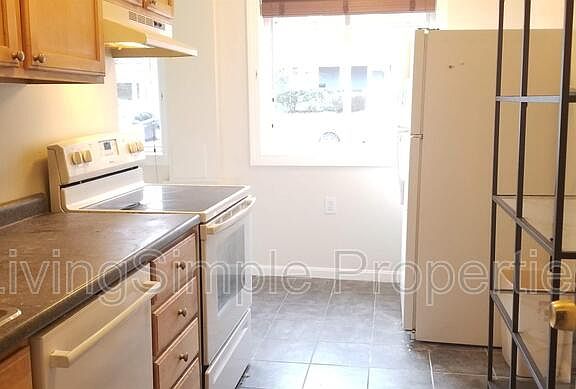 3rd image of 223 N Adams St #1