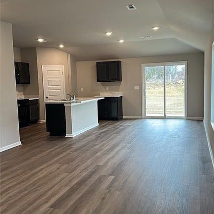 2nd image of 2194 Woodfield Dr