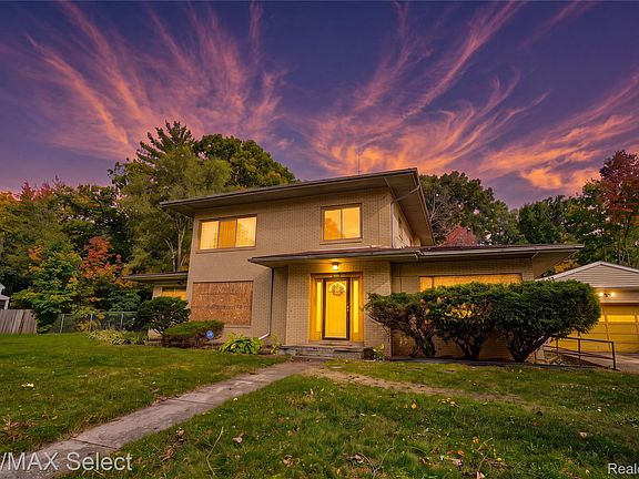 9th image of 2219 Copeman Blvd