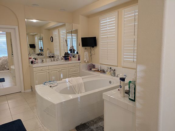 5th image of 19103 Redford Ln