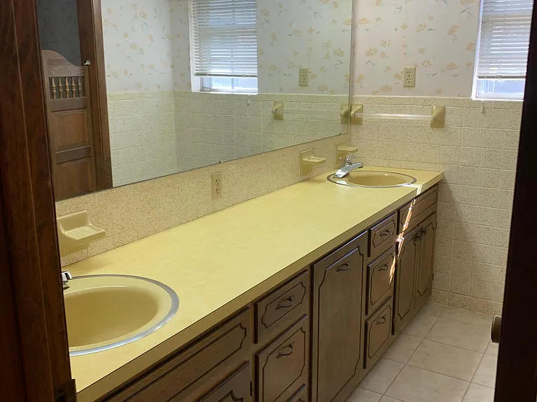 608 S Baridon St — Photo 11