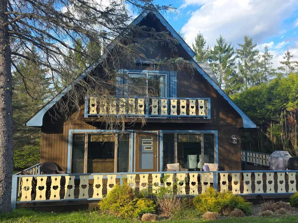 25 Fall Pl, Union Dale, PA 18470