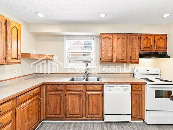 5th image of 422 E 45th St