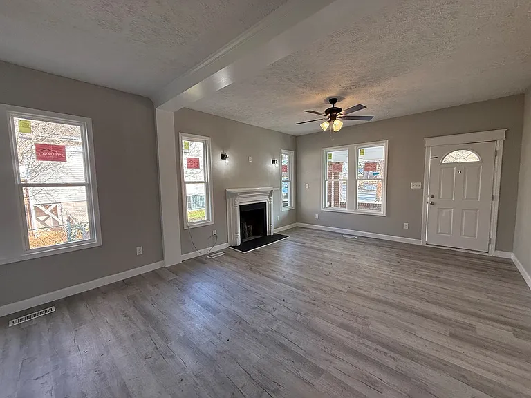 1523 Canton St — Photo 2