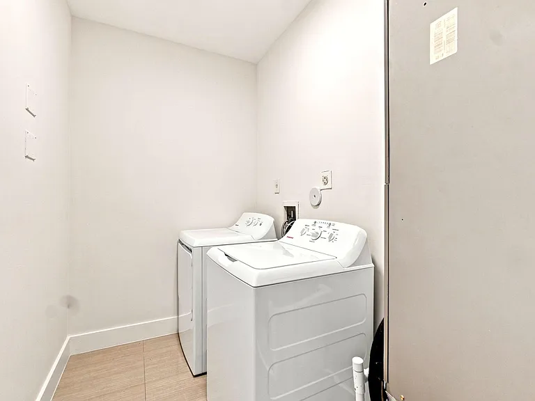 432 SE 16th St #432 — Photo 34