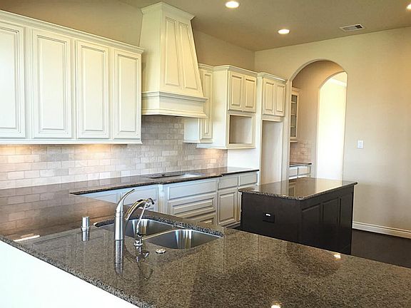 2nd image of 919 Pine Knoll Ct