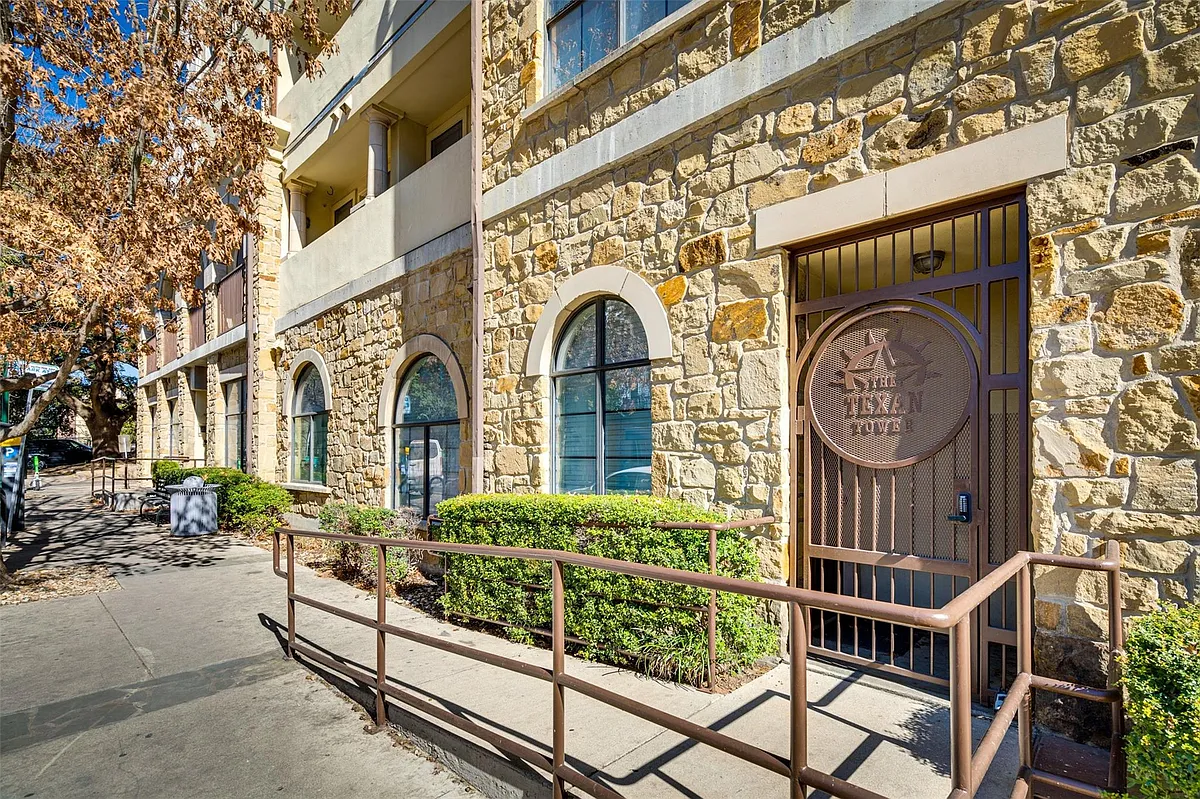 Building Photo - 2505 San Gabriel St #600