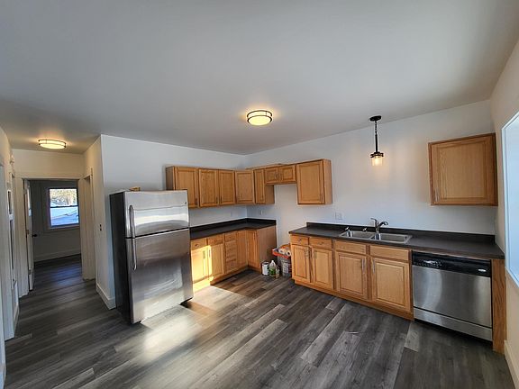 2nd image of 715 1st St NE