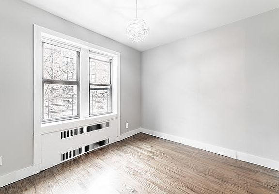 5th image of 15 Crooke Ave #2R
