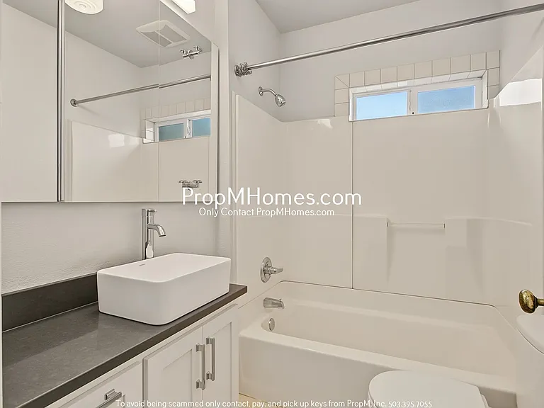 2233 SE Taylor St — Photo 14