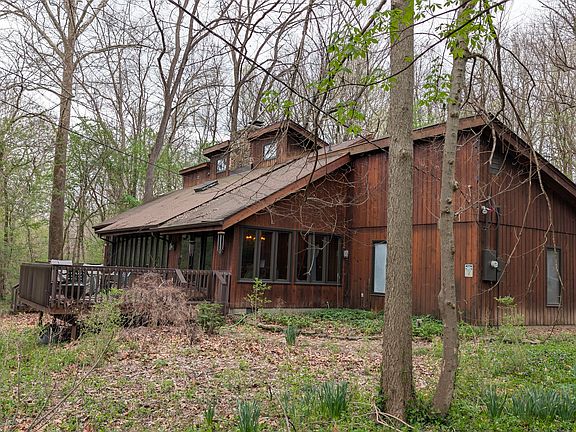 3rd image of 7953 Spring Mill Rd