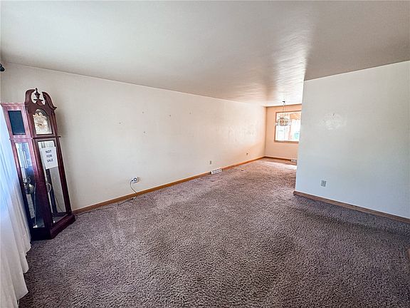 4th image of 24 Martha Ave