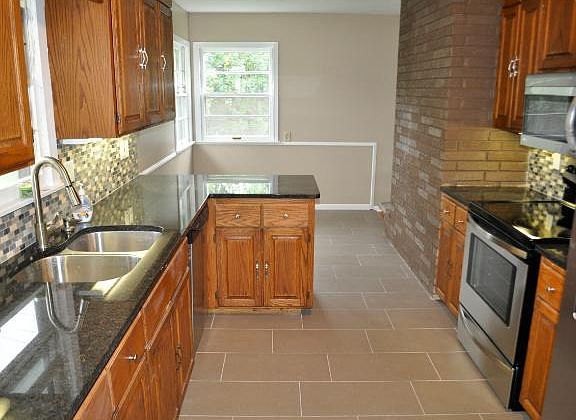 4th image of 10917 Rich Ave S