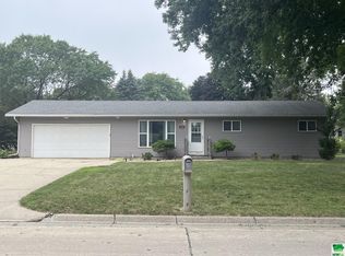 506 3rd St SE, Sioux Center, IA 51250