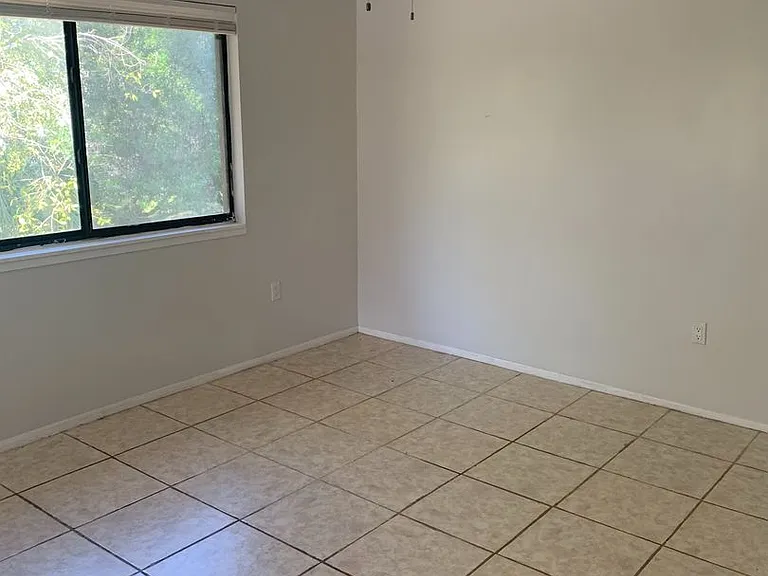 2522 S Oak Ave — Photo 8