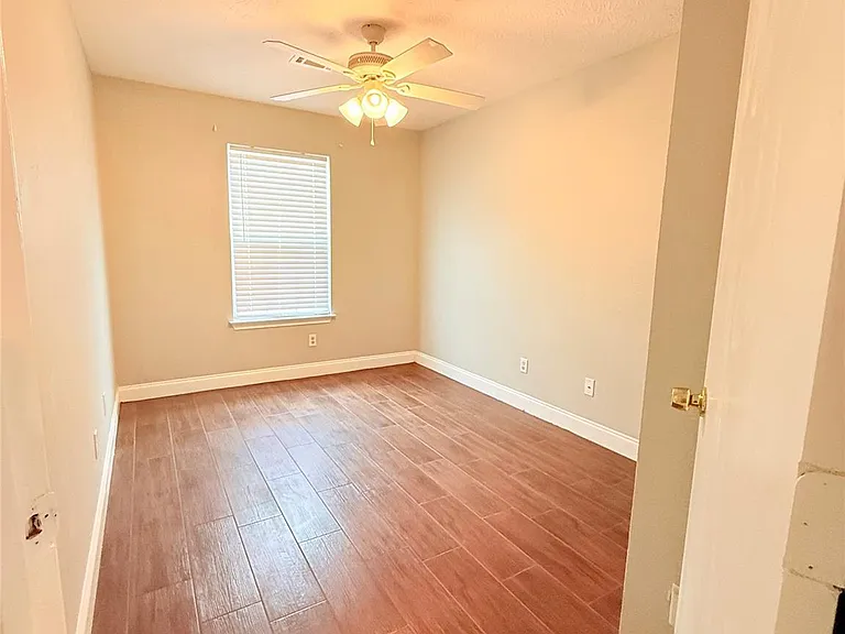 320 Willowick St — Photo 12