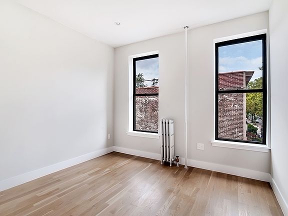 4th image of 426 Bainbridge St #1F
