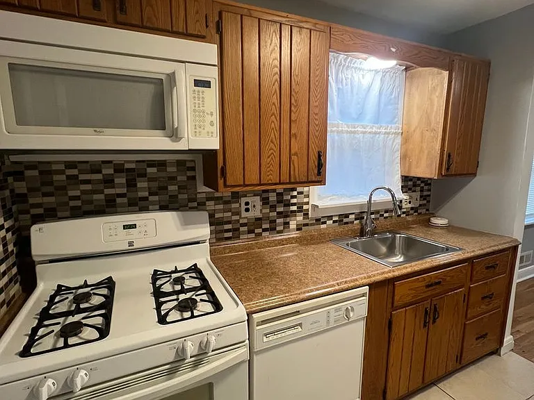 2518 Linwood Rd — Photo 7