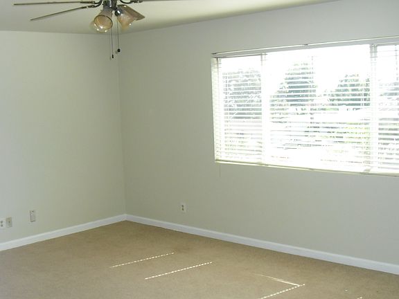 4th image of 6828 Hillmont Dr