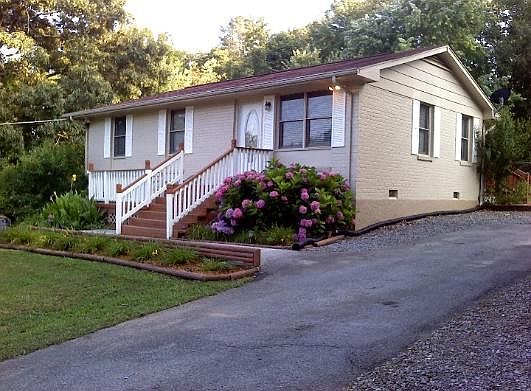2nd image of 1600 Williamsburg Cir SE