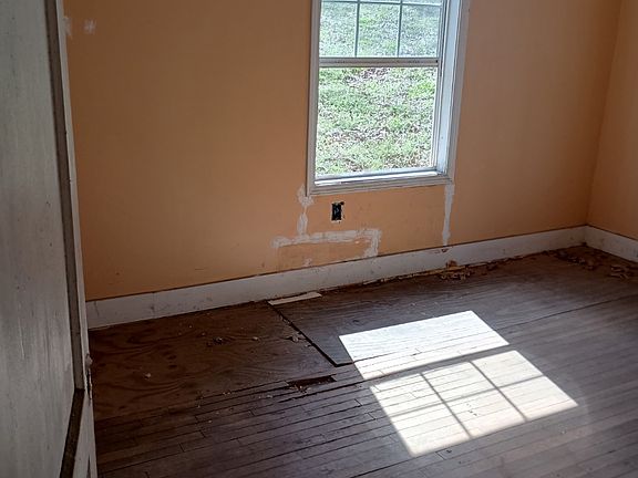 5th image of 1113 Pike Rd