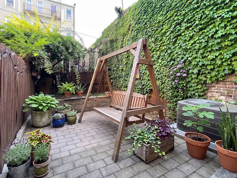 611 Grand St #1R — Photo 8