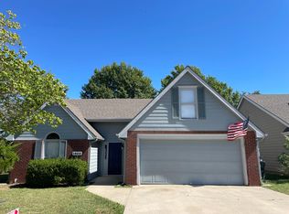 1800 Alvamar Pl, Lawrence, KS 66047