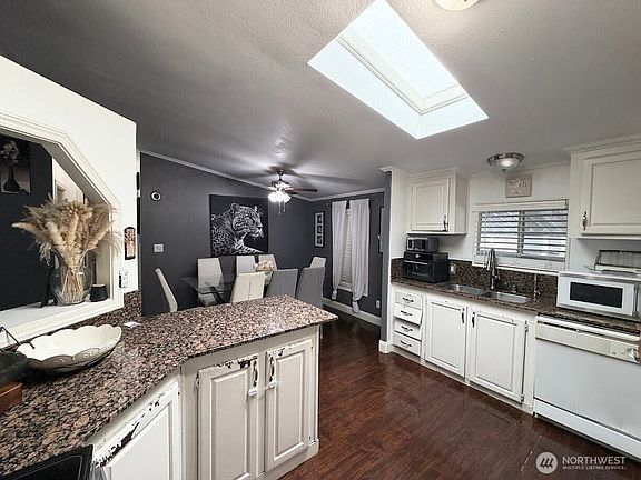 4th image of 607 37TH Street SE #105