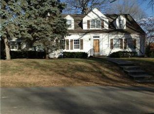 2 NE 42nd Ter, Kansas City, MO 64116