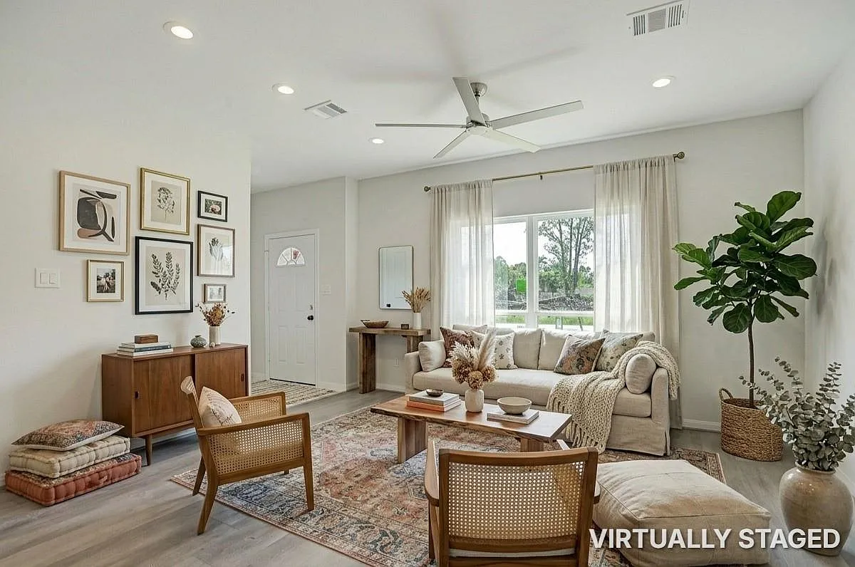 4 bed, 2.5 bath, 1977 sqft, $2,400 — Photo 2