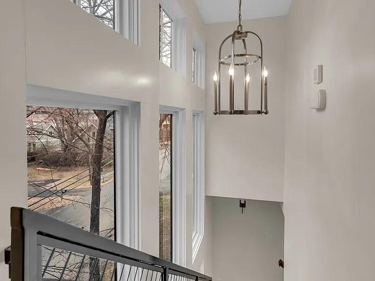 921 Hillview Hts — Photo 32