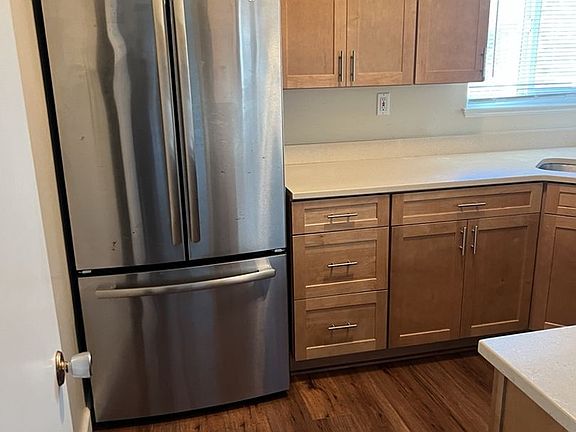 3rd image of 498 Hawthorn Ave #1