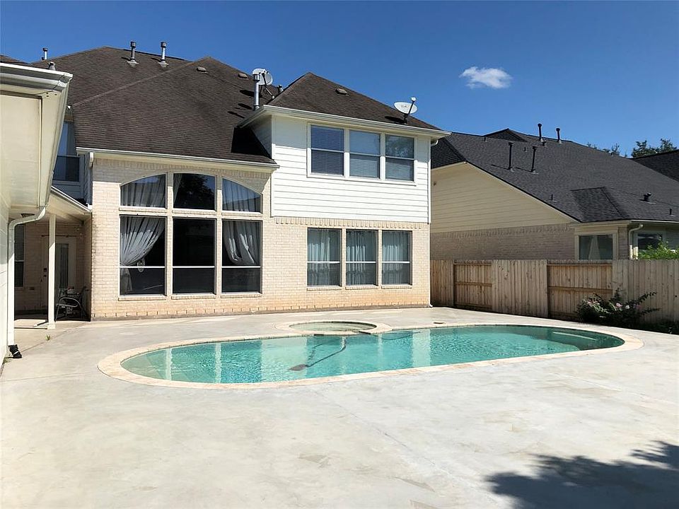1st image of 4211 Roundtree Ln
