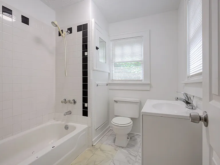 311 S Webster Ave — Photo 16