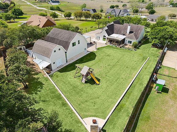 2nd image of 4141 Crestview Ln