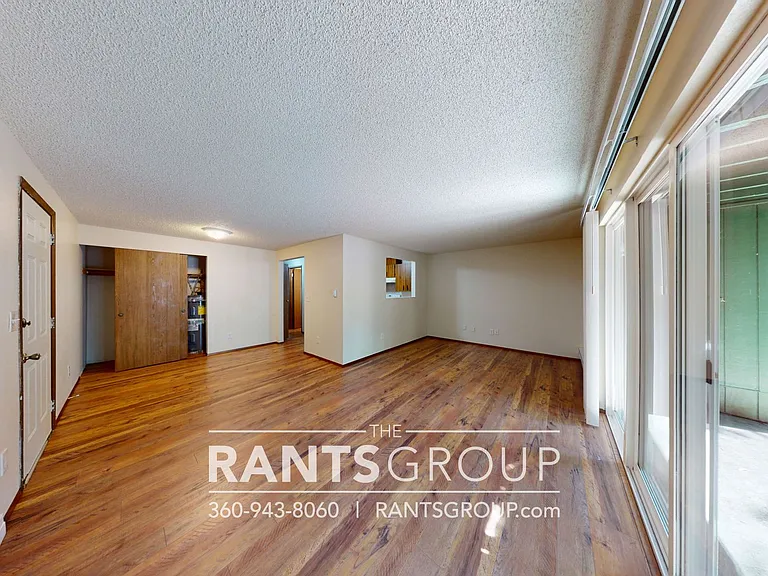 Lovely, wooded 2-bedroom apartment with a large private deck and in-unit washer & dryer! — Photo 33