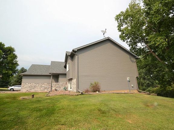 5th image of 22133 Joliet Ave N