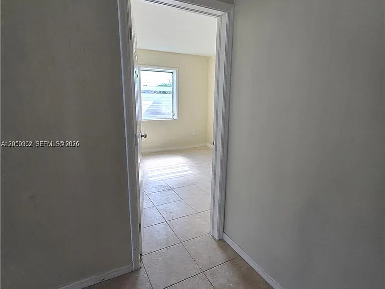 724 SW 7th Ter #12 — Photo 10