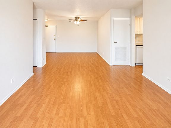 3rd image of 601 W Huntington Commons Rd APT 302
