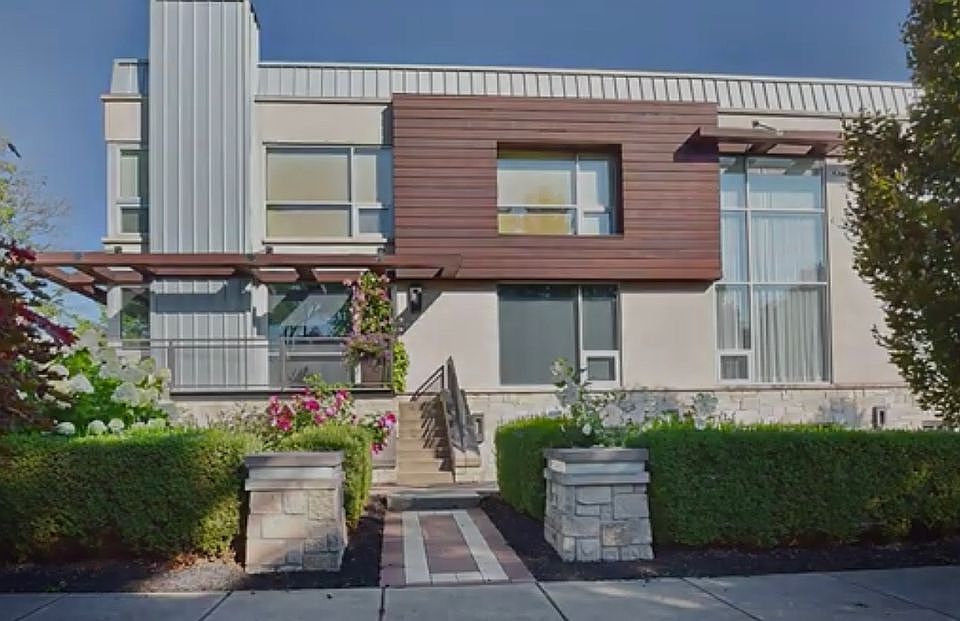 2nd image of 798 Ann St