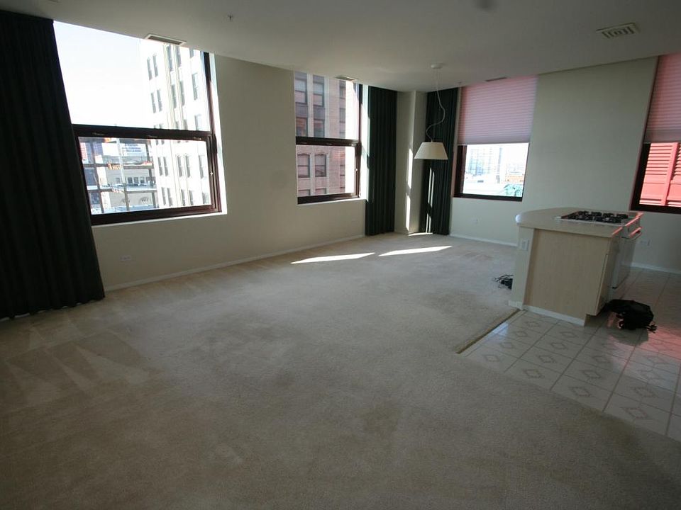 2nd image of 329 S Michigan Ave #18
