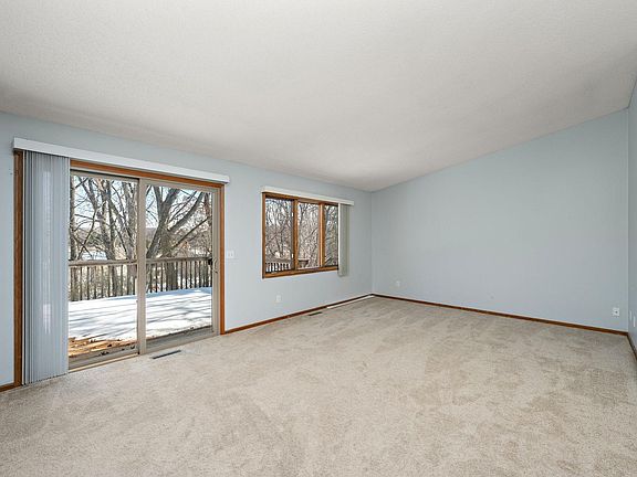 3rd image of 2048 Kings Rd