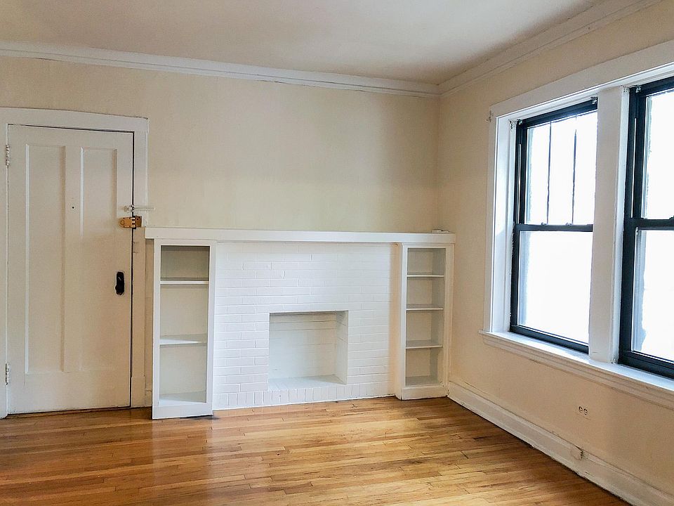 1st image of 2606 W Gunnison St #1