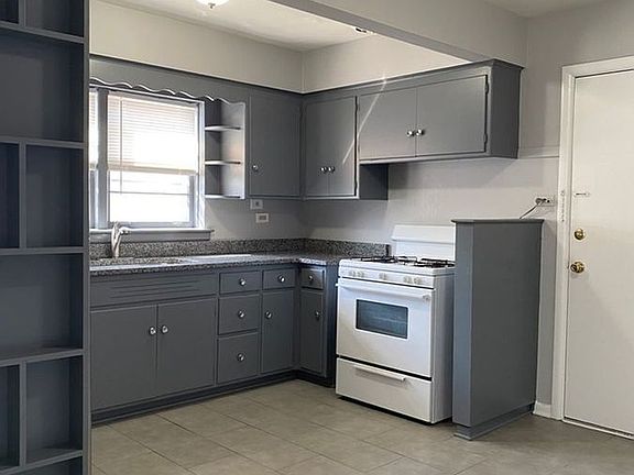 3rd image of 9528 S Troy Ave APT 2E
