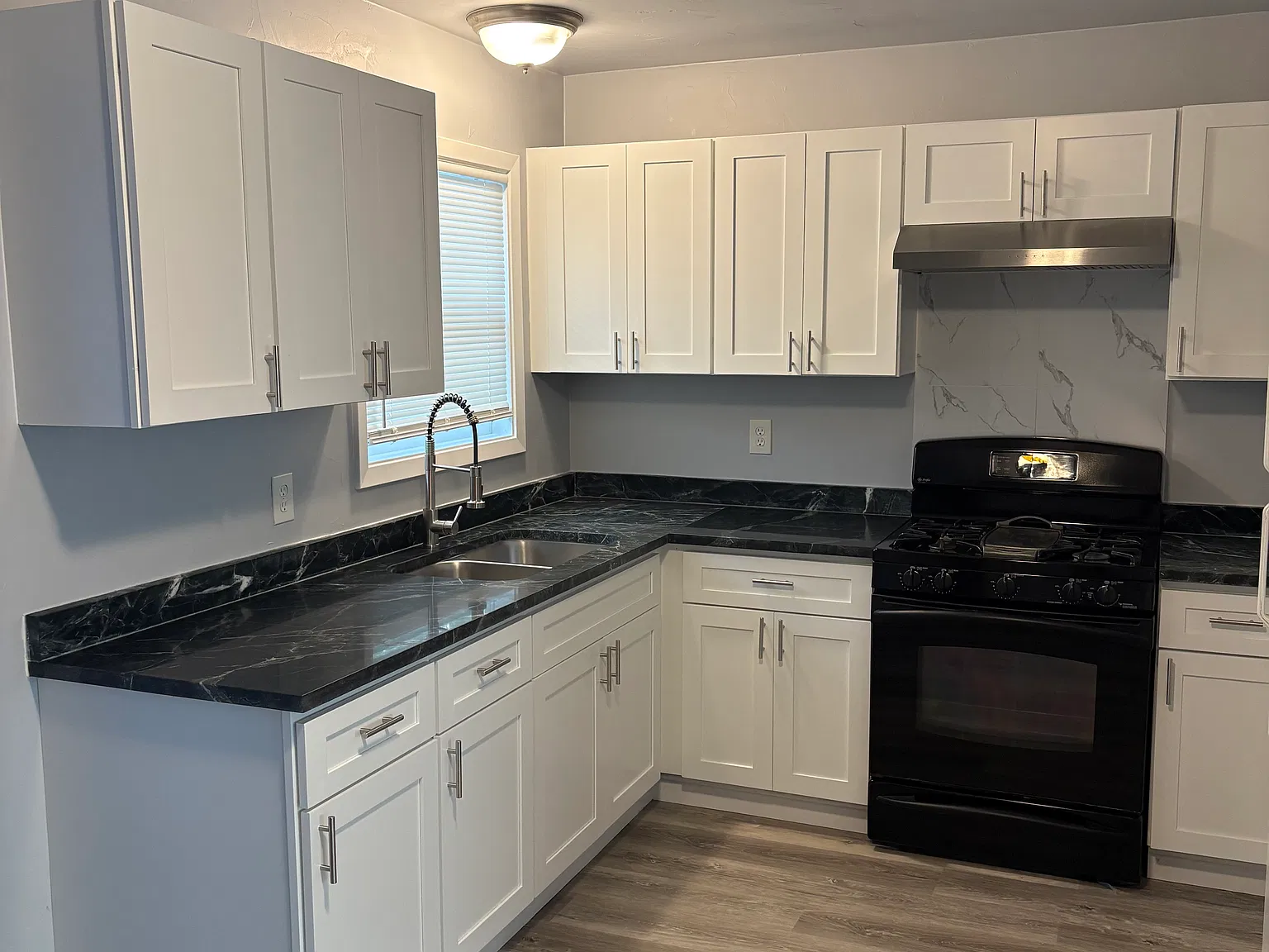 3 bed, 1510 sqft, $1,975 — Photo 3