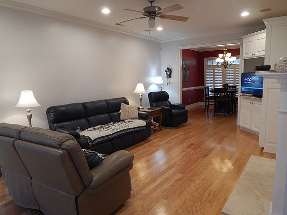 5th image of 818 Vineyard Dr