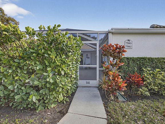 3rd image of 7502 Geminata Oak Court
