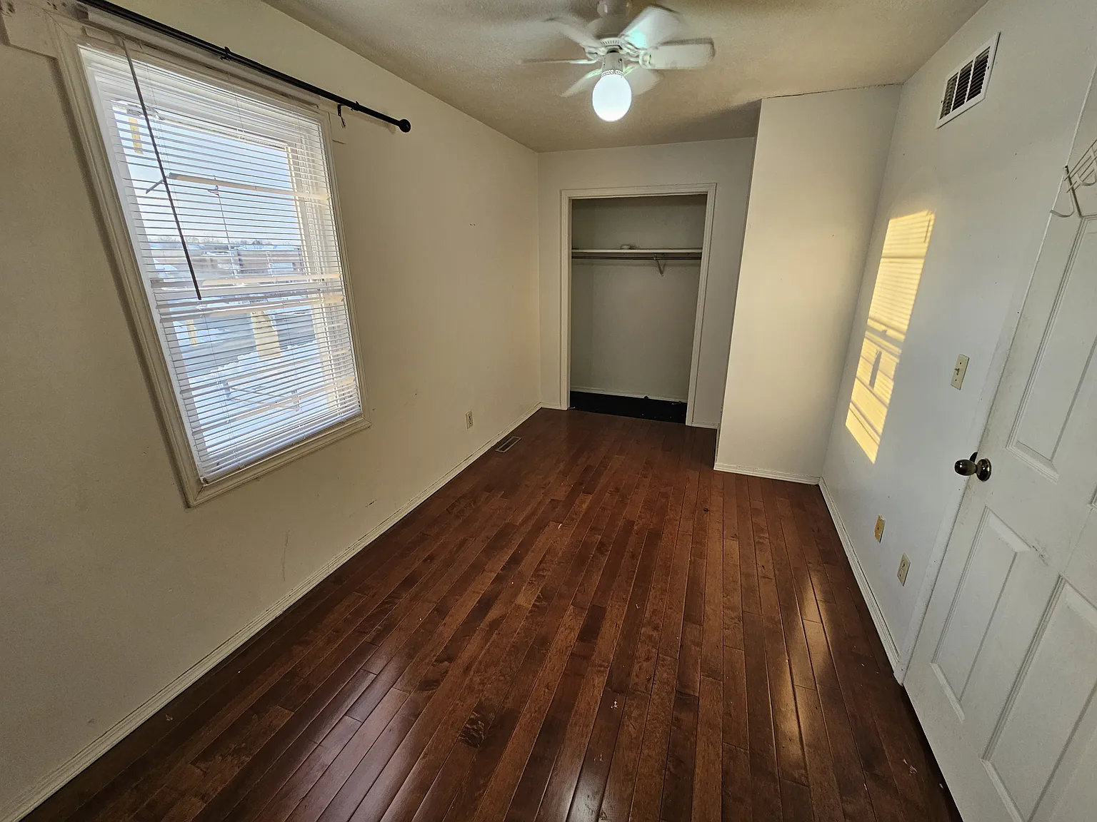 3 bed, 1.5 bath, 1260 sqft, $1,600 — Photo 3
