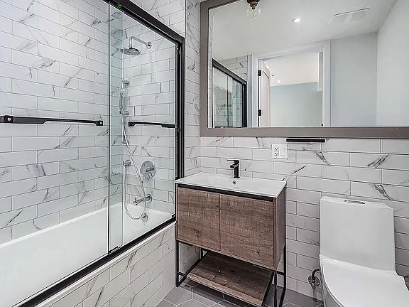 4th image of 882 New York Ave #1R